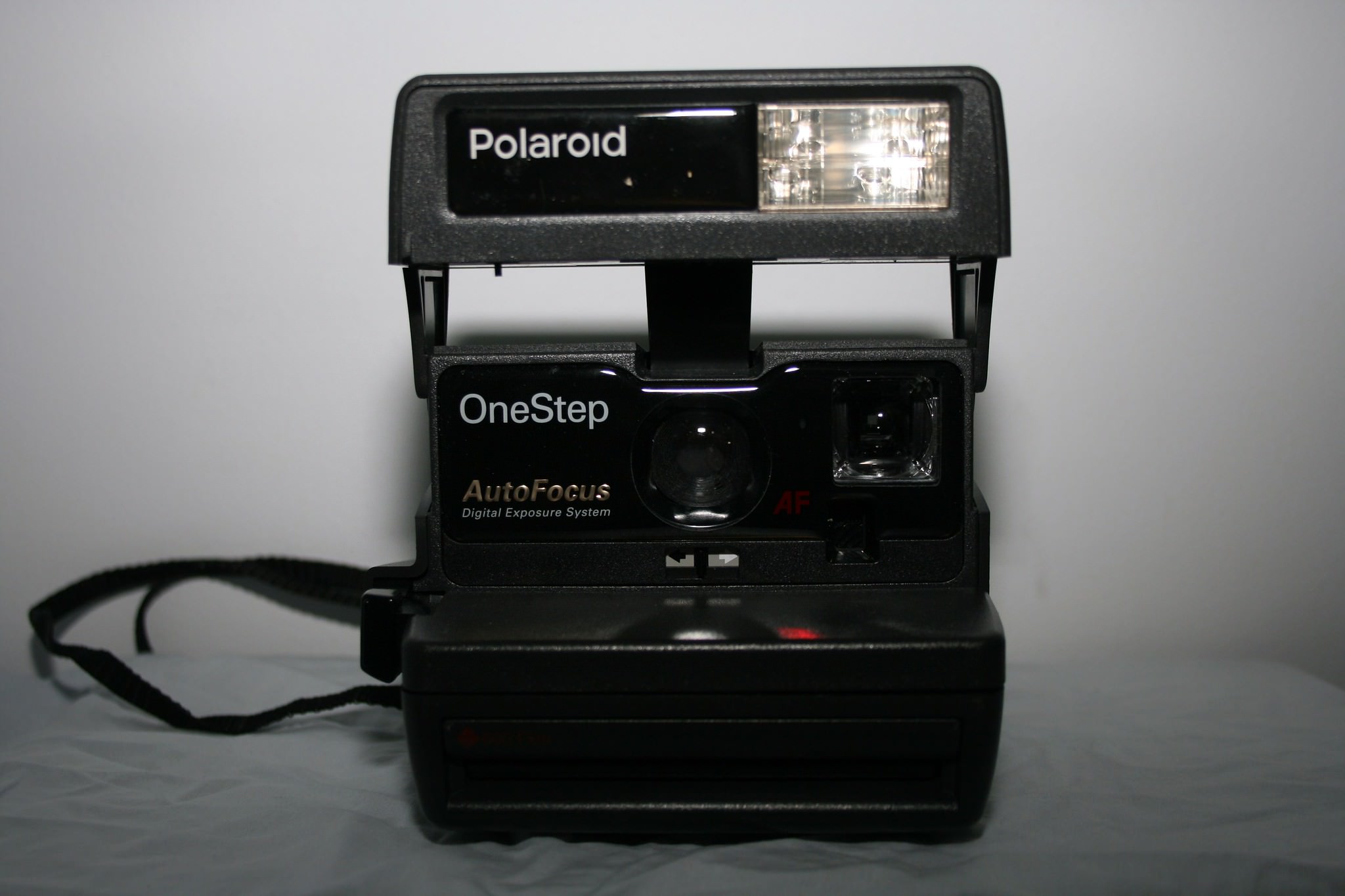 polaroid-onestep-autofocus-camera