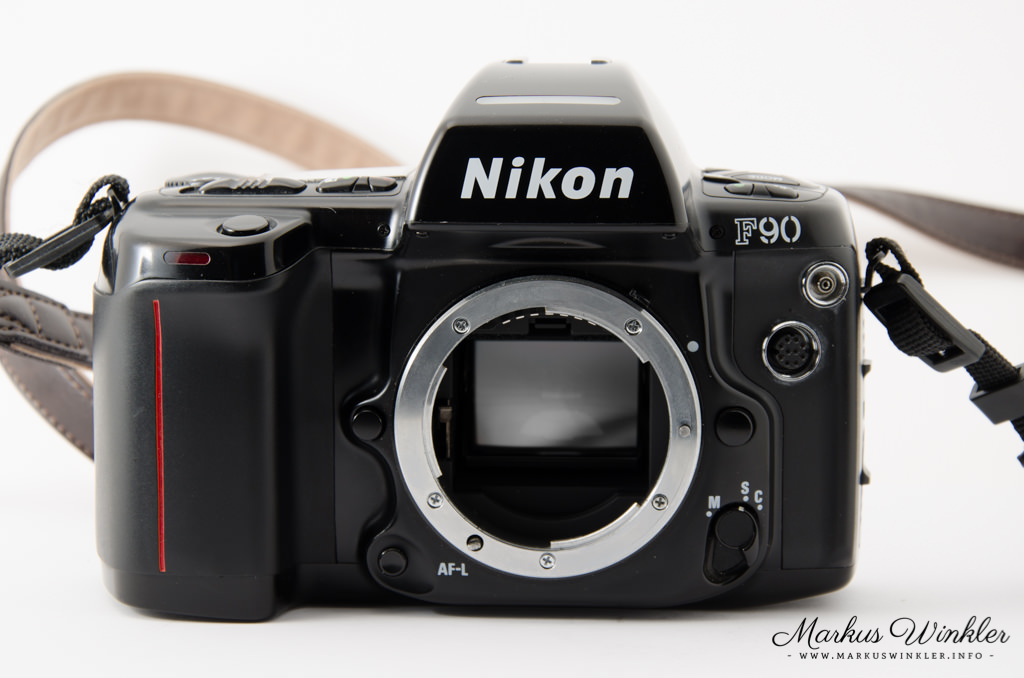 Nikon F90 - Front