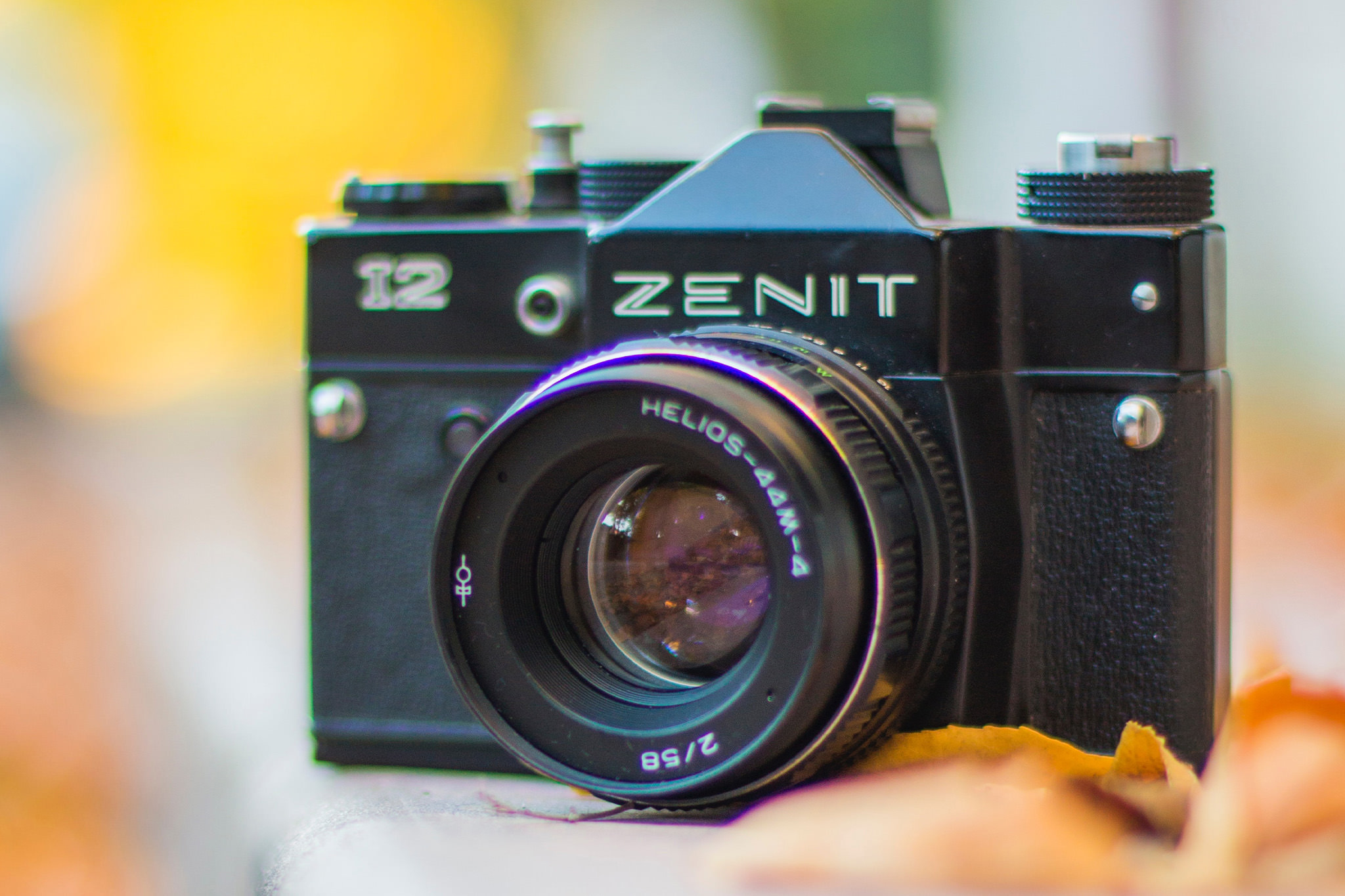 zenit-12-kamera-slr-udssr-35mm