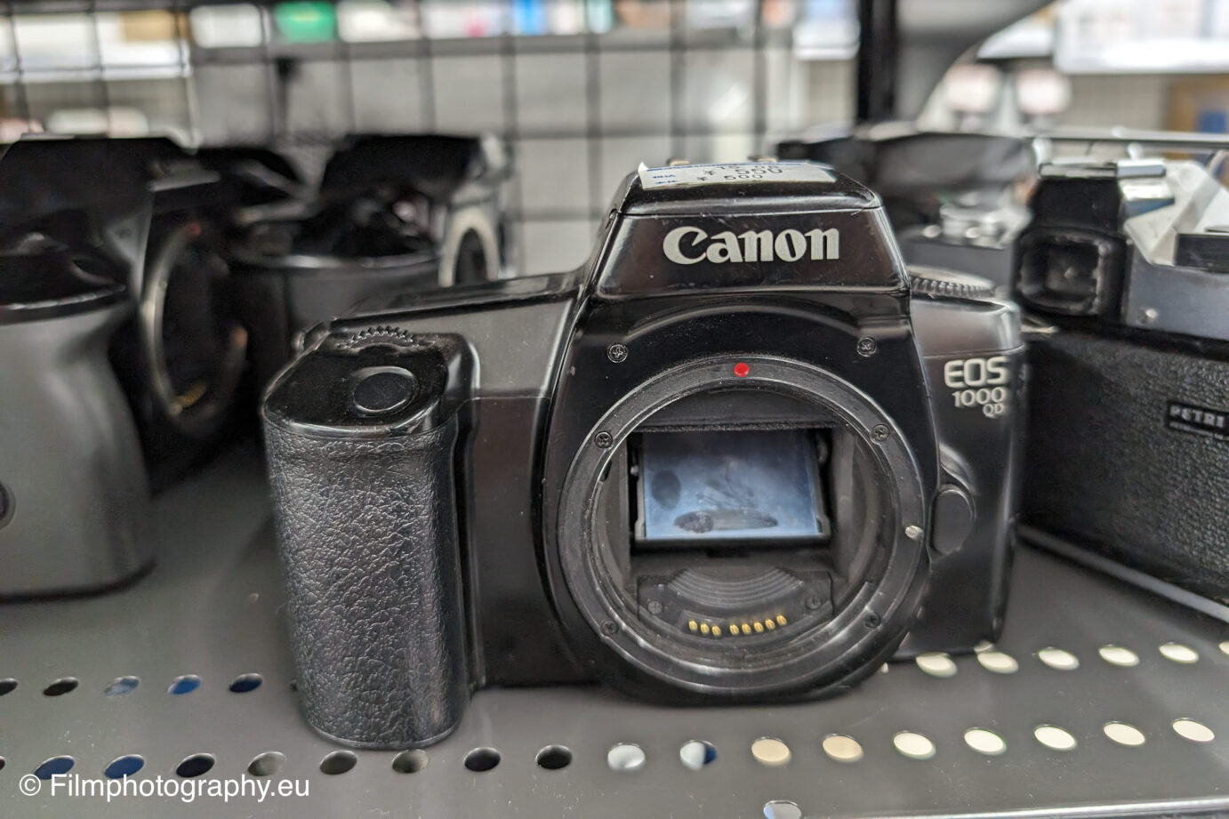 Canon EOS 1000 - Features, films & batteries