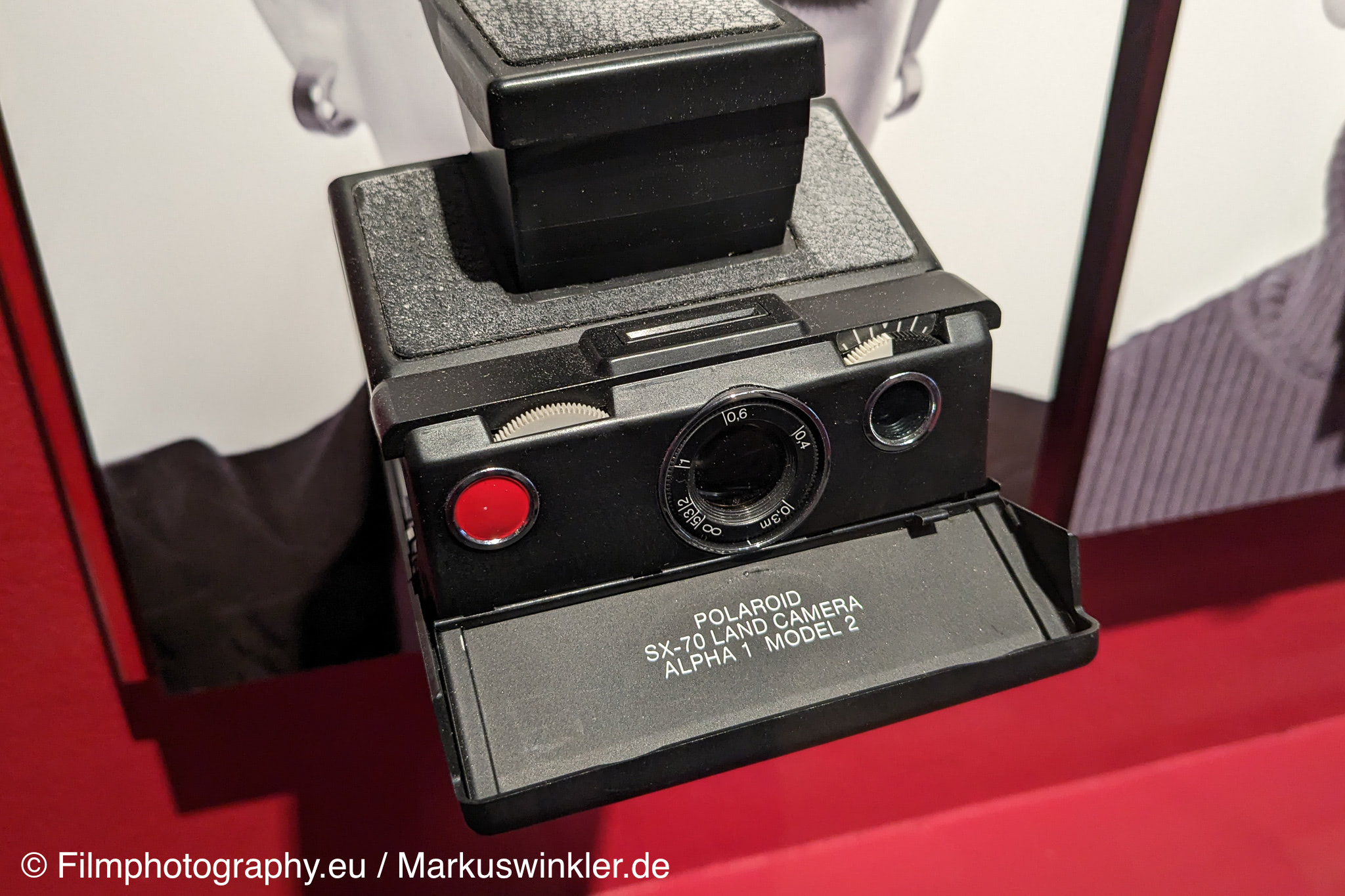 Polaroid SX-70 Alpha 1 Model 2 - Features of the camera