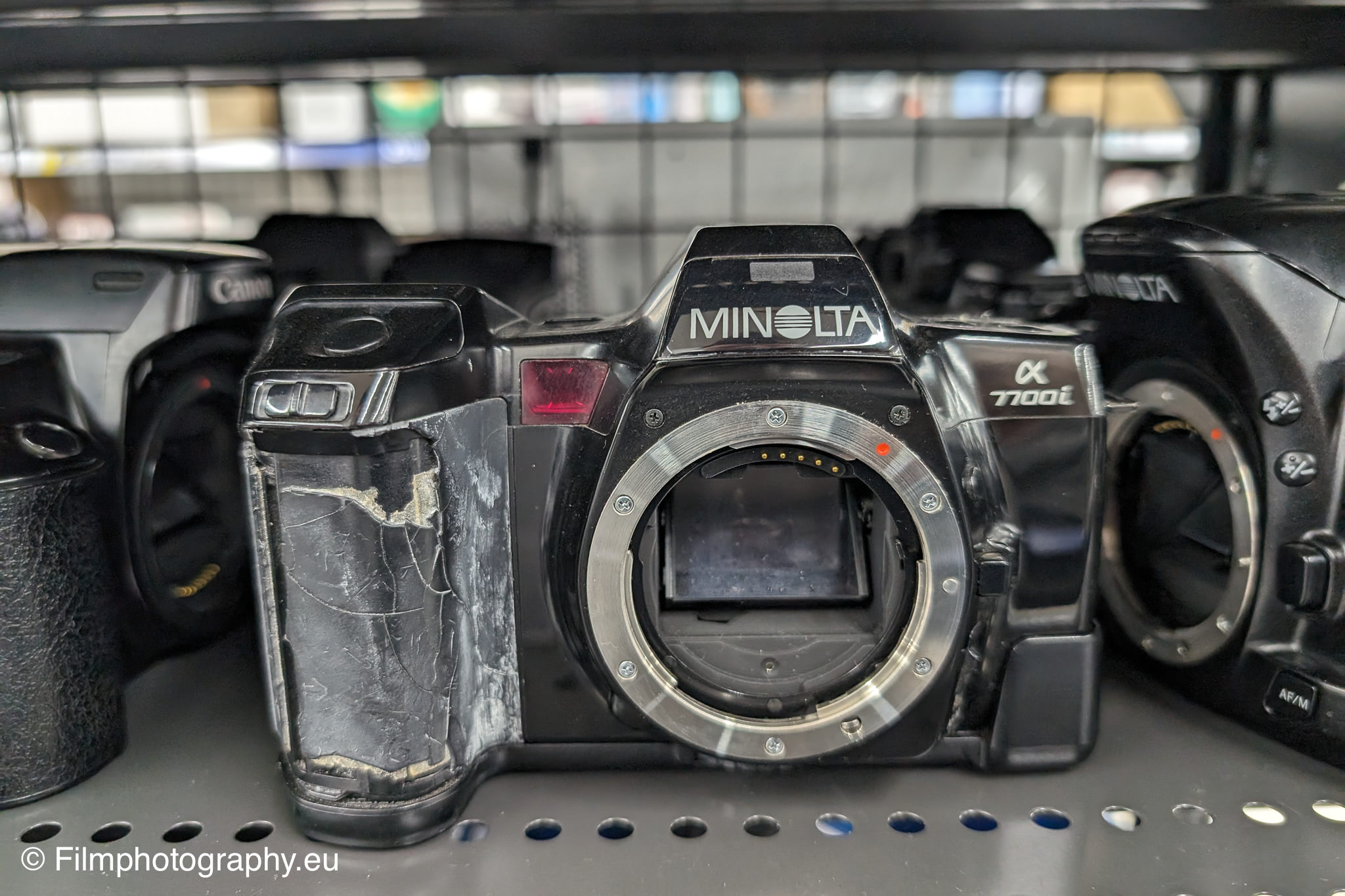 Minolta Alpha 7700i - Get info on features, films & batteries