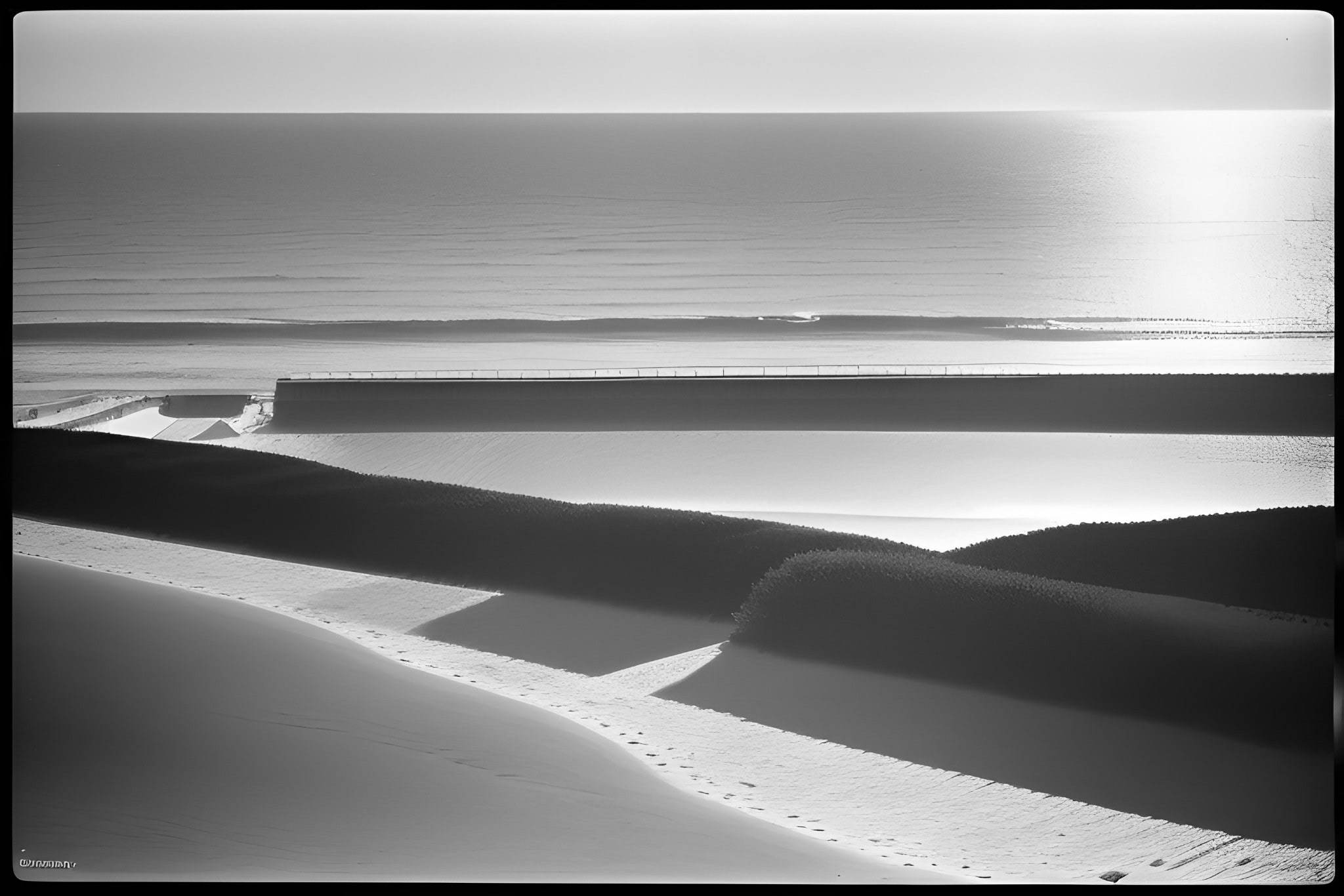 Minolta-Freedom-Action-Zoom-black-white-photo-bnv