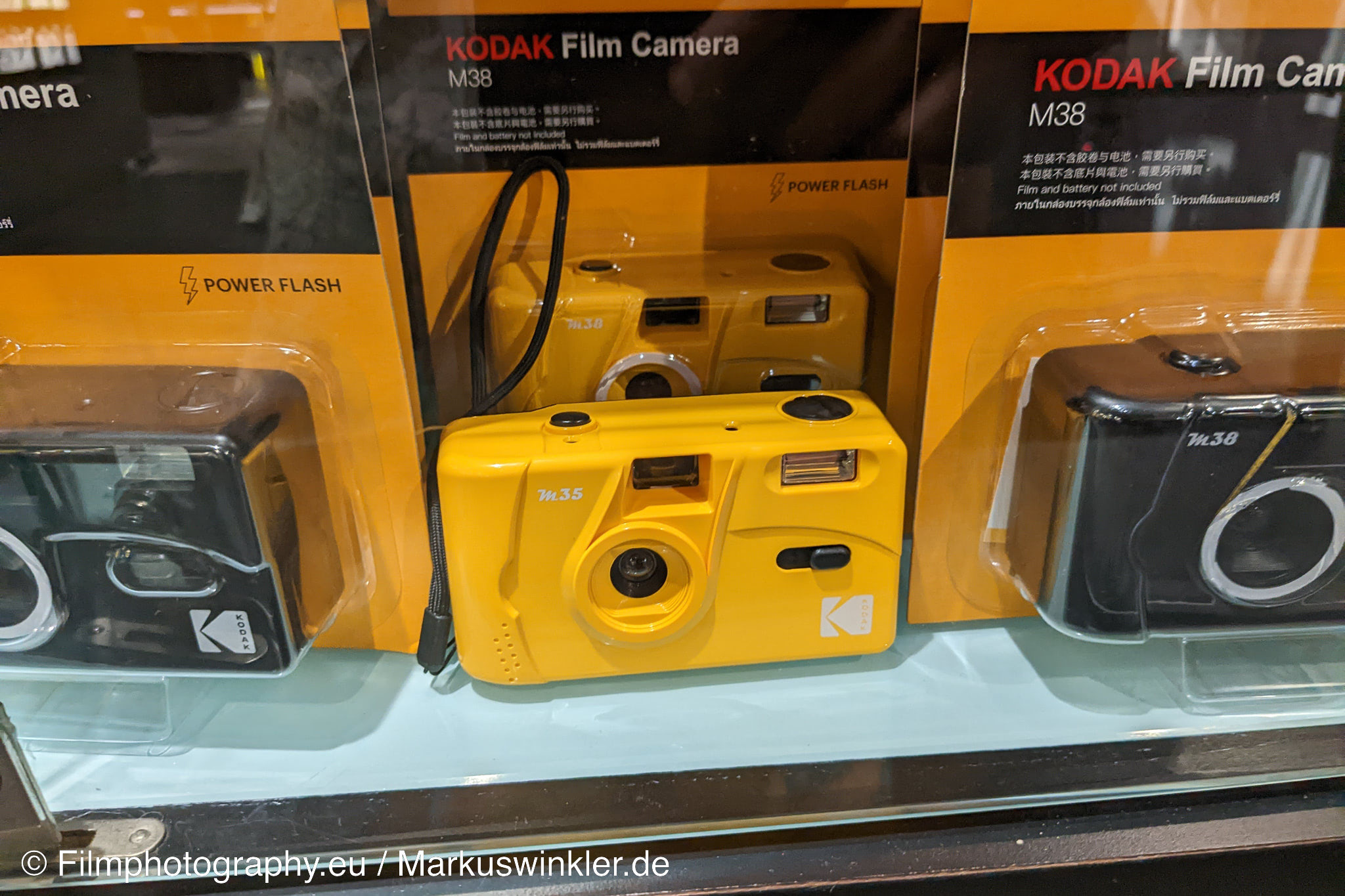 Technical Specs Kodak M35 camera flame scarlet - Foto Erhardt