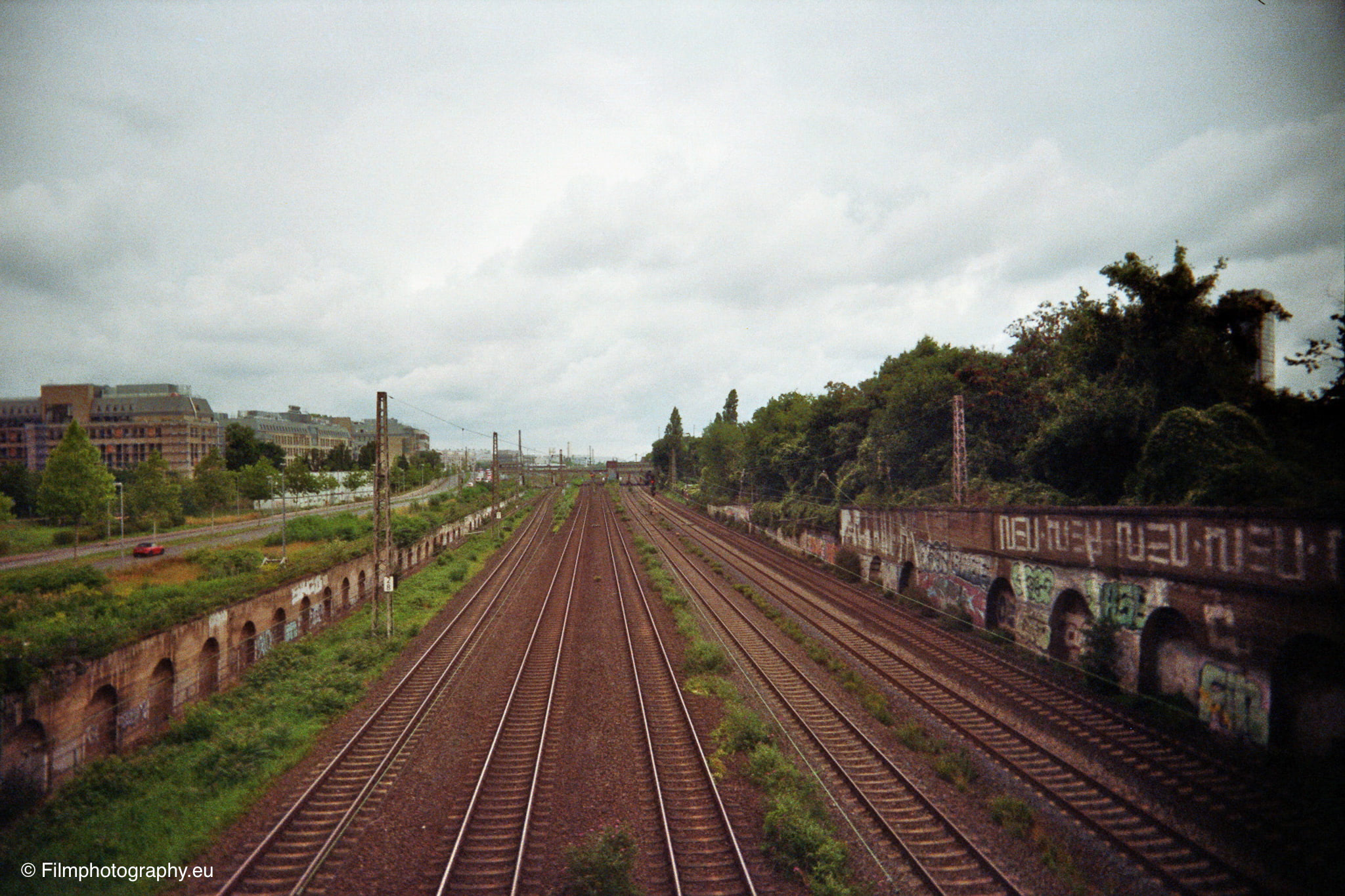 reto-ultra-wide-and-slim-kodak-film-color-plus-200-35mm-1