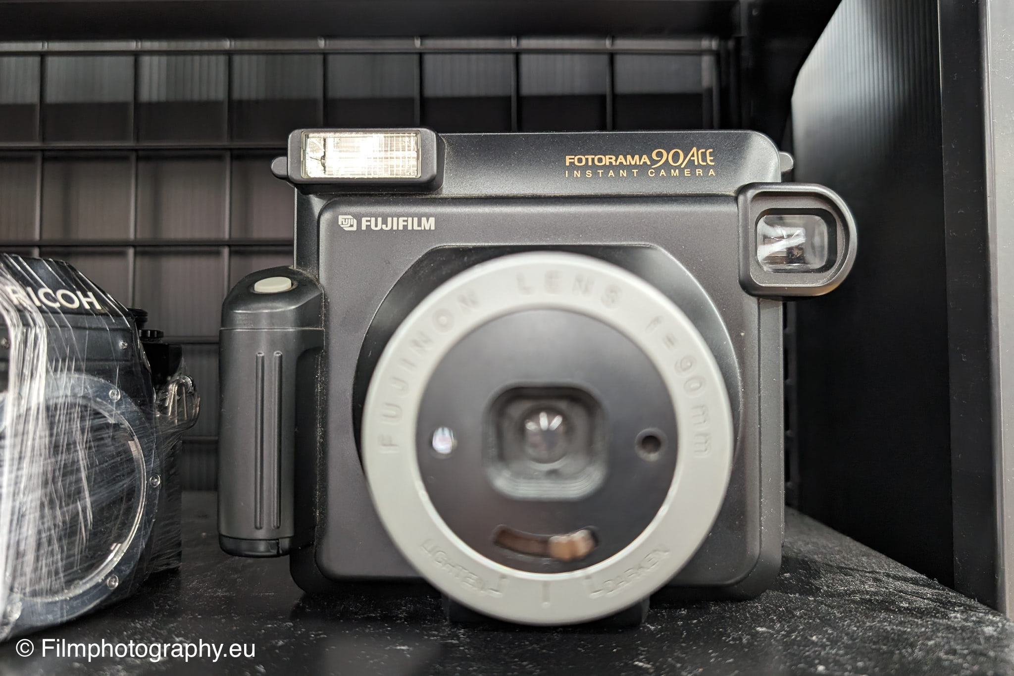 fujifilm-Fotorama-90ACE-instant-camera